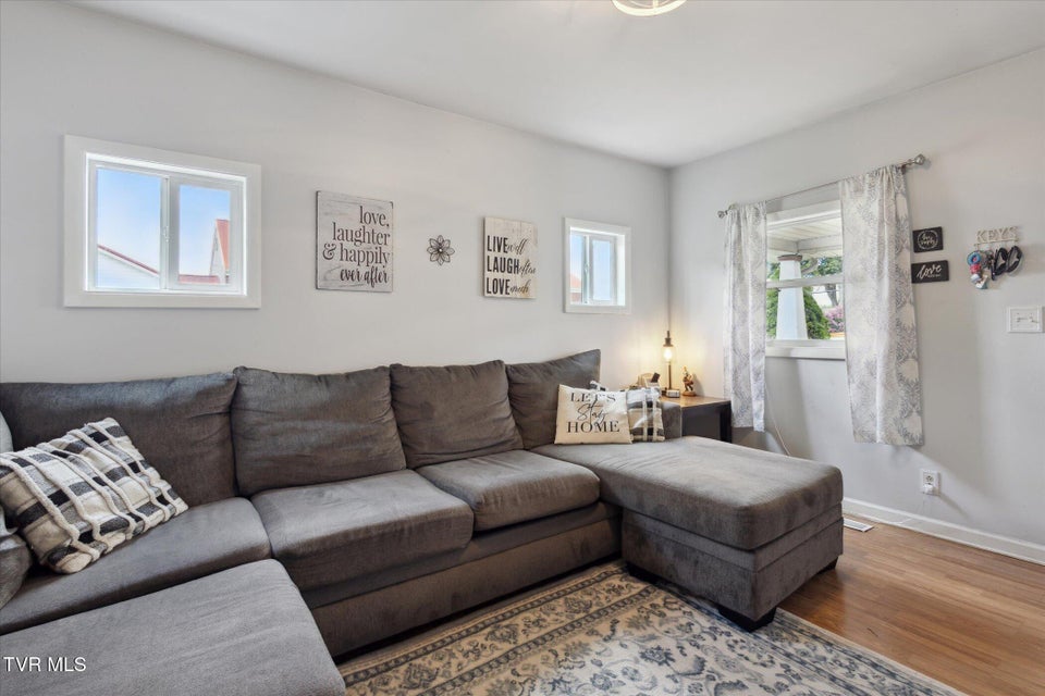 Photo #5: 1261 Chestnut Street