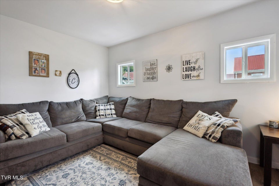 Photo #6: 1261 Chestnut Street
