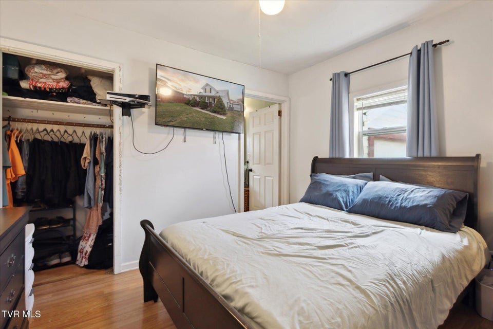 Photo #10: 1261 Chestnut Street