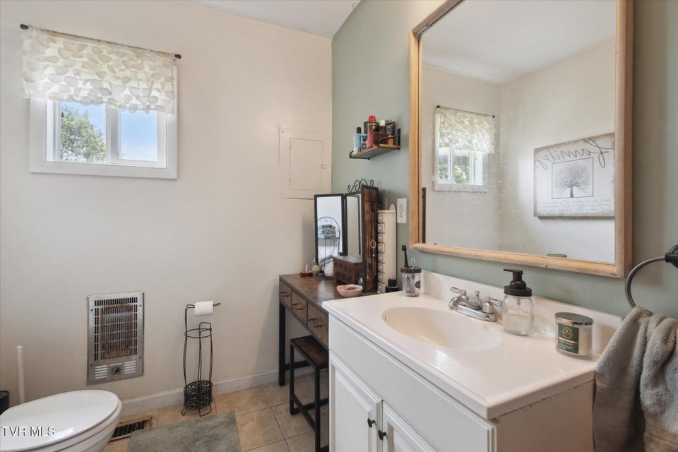 Photo #13: 1261 Chestnut Street