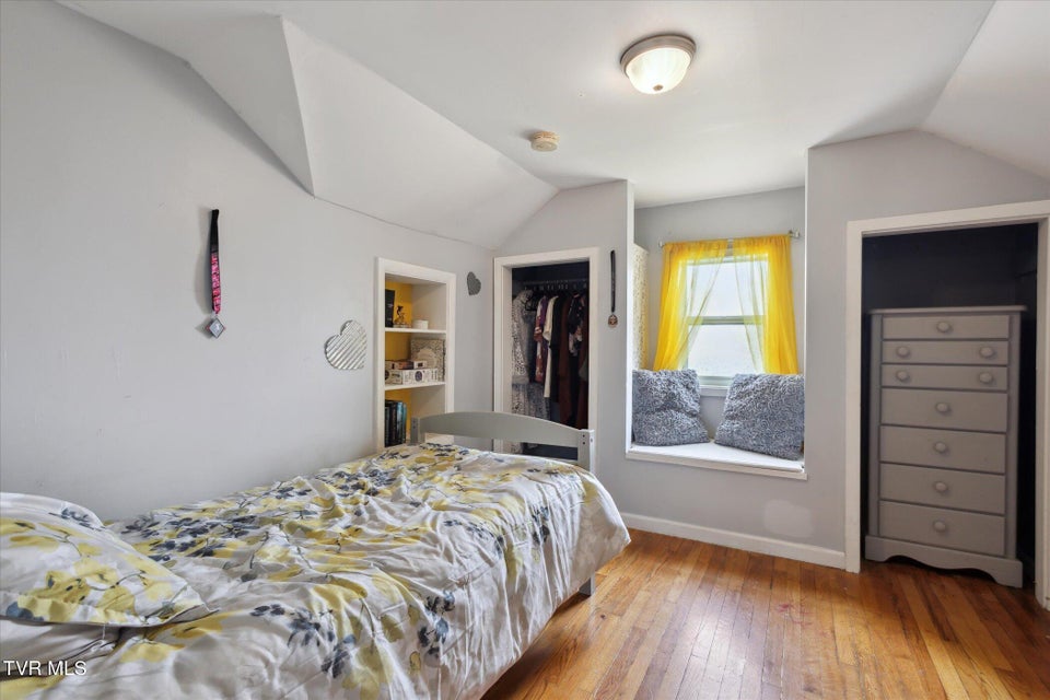 Photo #14: 1261 Chestnut Street