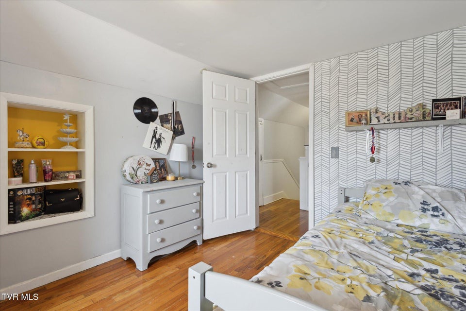 Photo #15: 1261 Chestnut Street