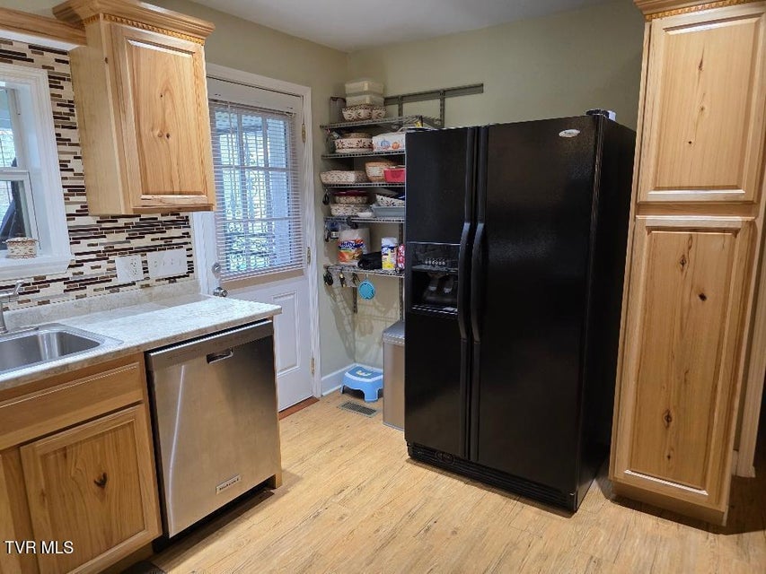 Photo #9: 214 Elliott Avenue
