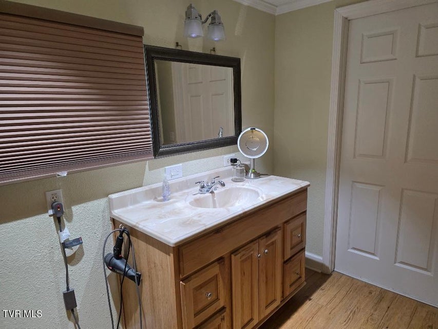 Photo #13: 214 Elliott Avenue