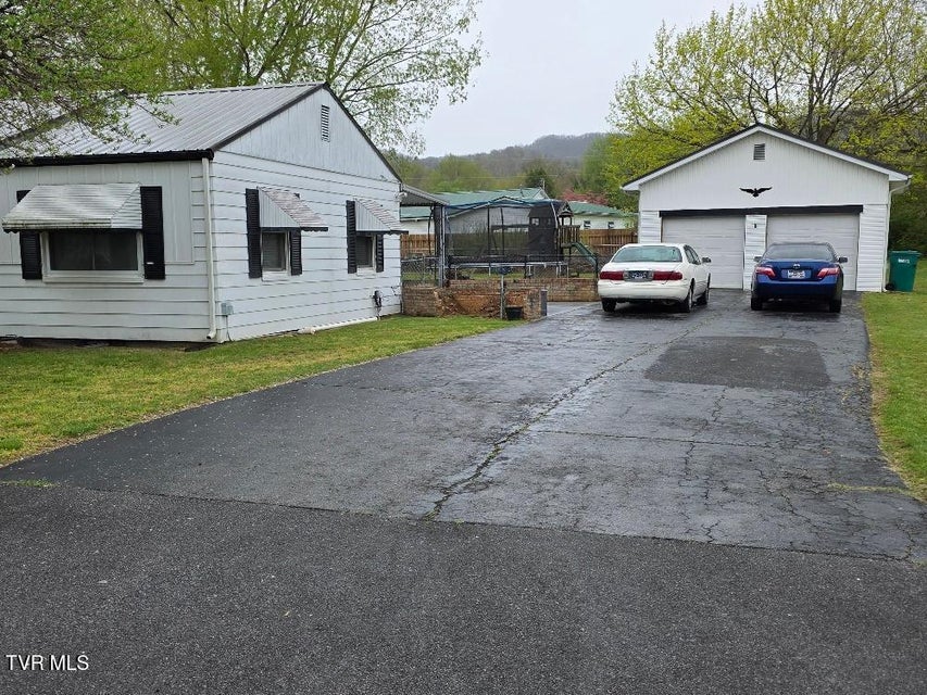 Photo #18: 214 Elliott Avenue