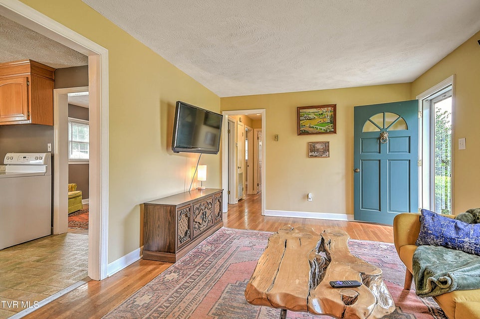 Photo #7: 2120 Osborne Street
