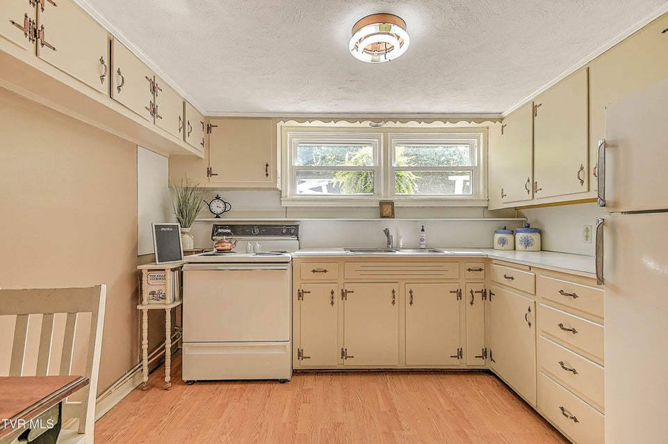 Photo #34: 104 Ridgecrest Drive
