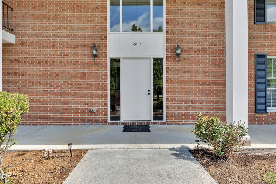 Photo #32: 1900 Manor Court