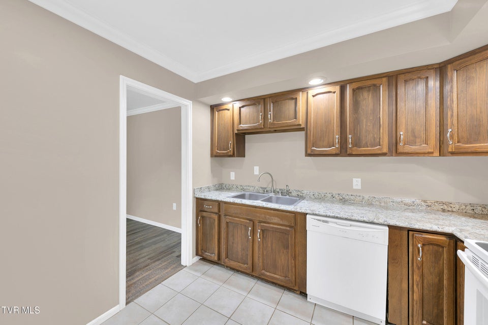 Photo #11: 1900 Manor Court