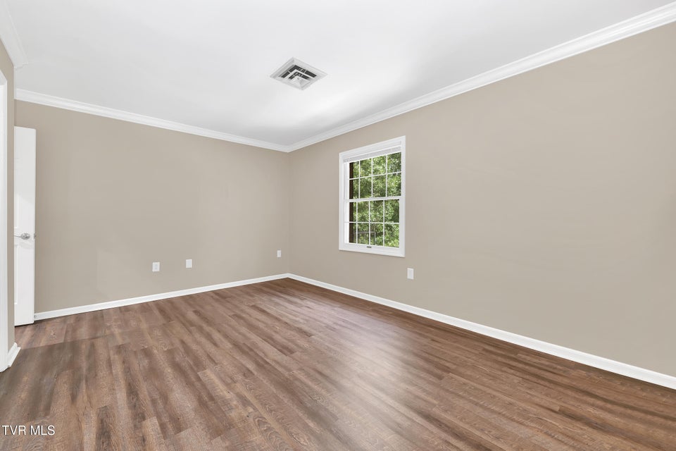 Photo #21: 1900 Manor Court