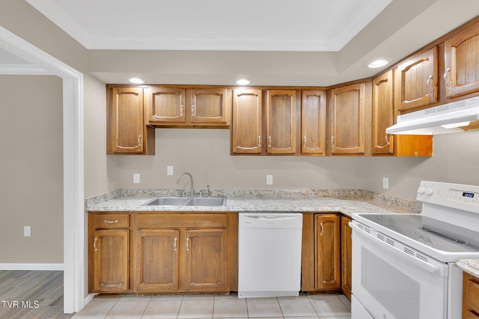Photo #8: 1900 Manor Court
