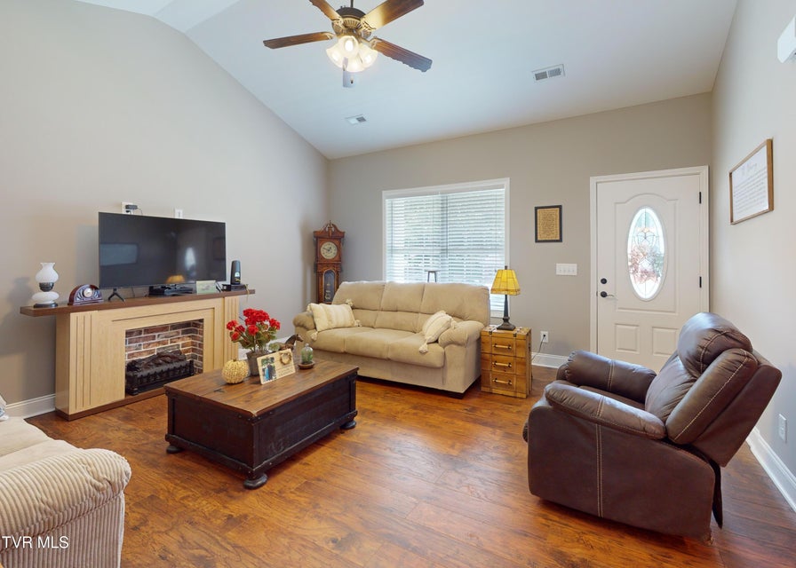 Photo #6: 219 Parkway Boulevard
