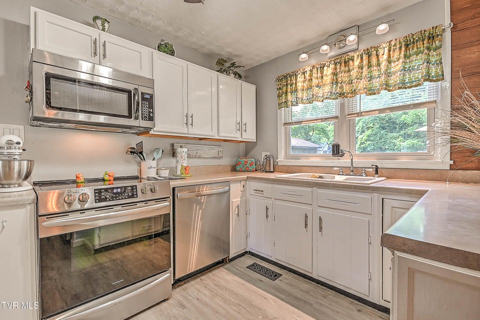 Photo #11: 1106 Cedar Street