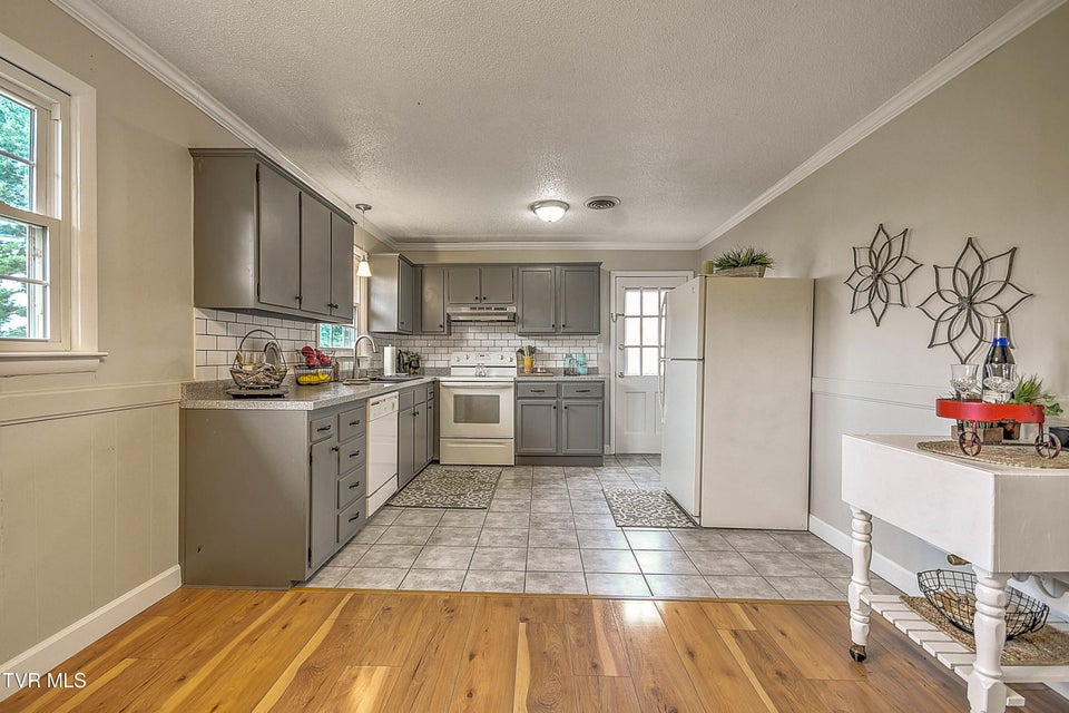 Photo #9: 14170 Brynwood Drive