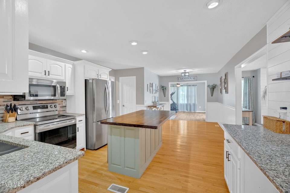 Photo #8: 355 Wiltshire Drive
