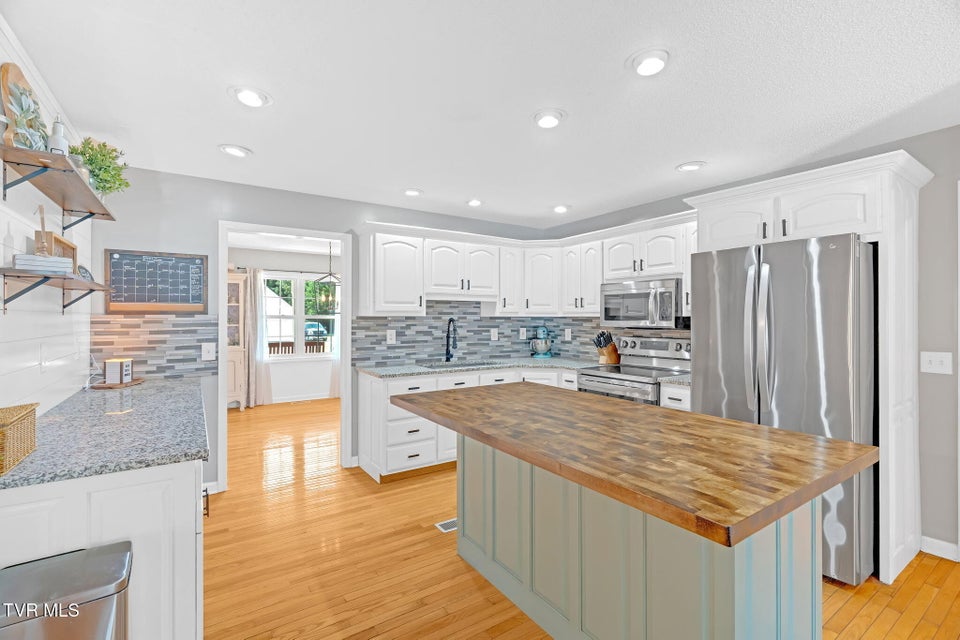 Photo #9: 355 Wiltshire Drive