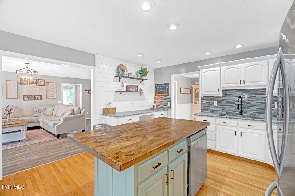Photo #10: 355 Wiltshire Drive