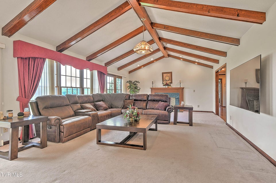 Photo #4: 185 Appian Way
