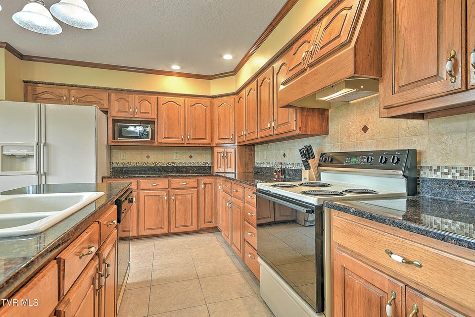 Photo #12: 185 Appian Way