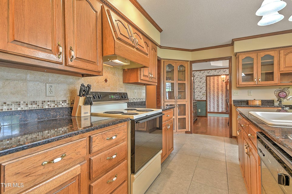 Photo #15: 185 Appian Way