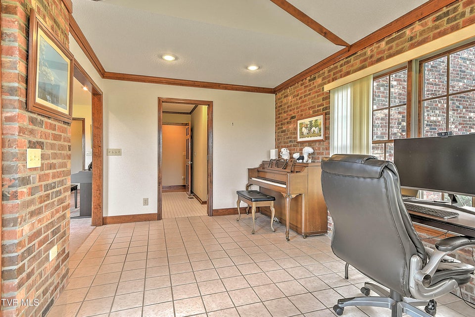 Photo #20: 185 Appian Way