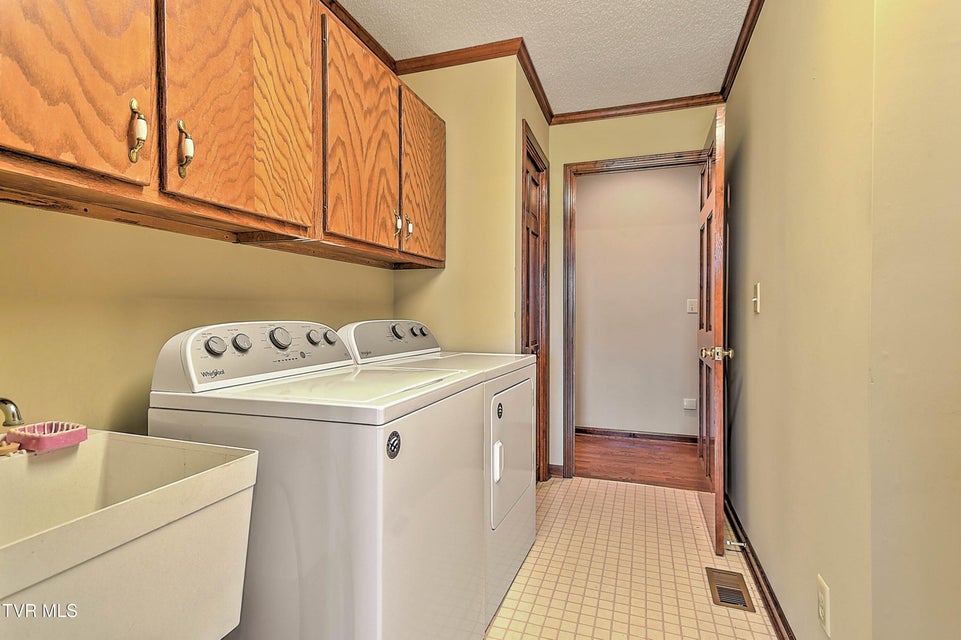 Photo #21: 185 Appian Way