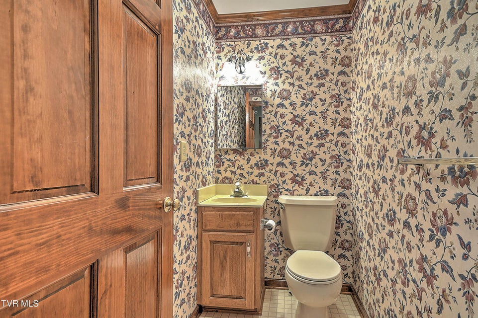Photo #22: 185 Appian Way