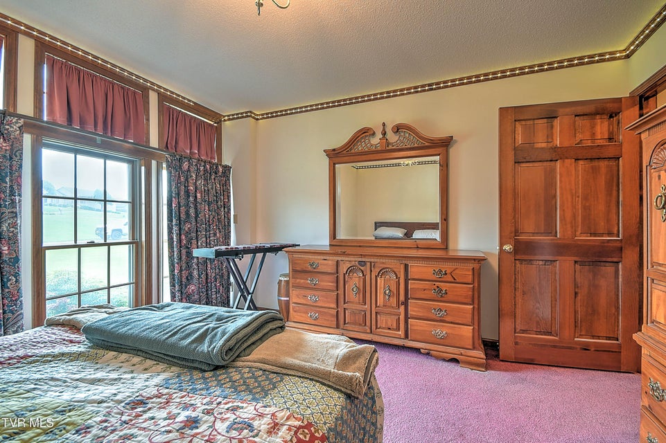 Photo #28: 185 Appian Way
