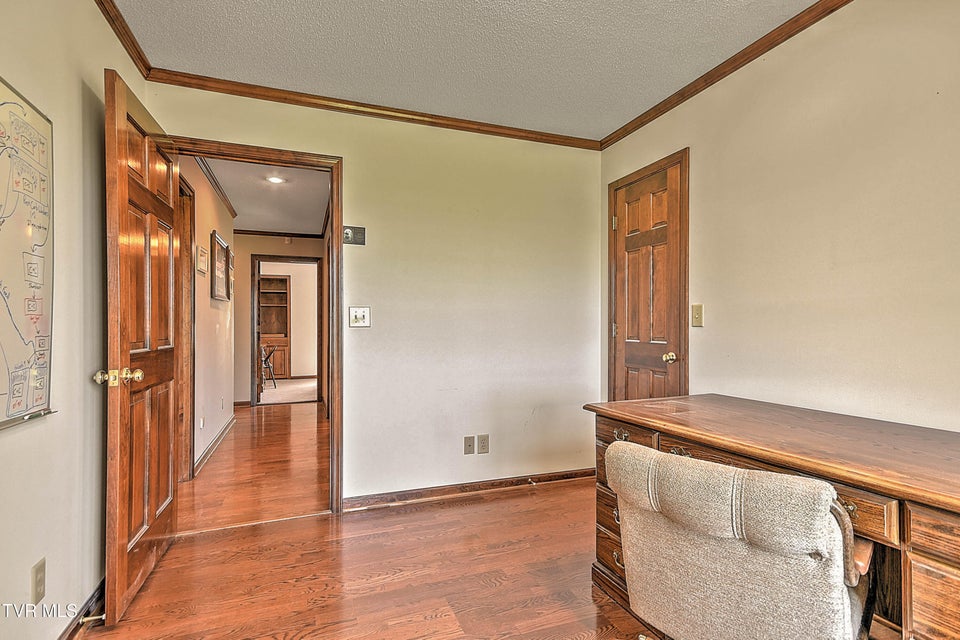 Photo #36: 185 Appian Way