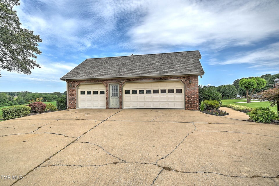 Photo #45: 185 Appian Way