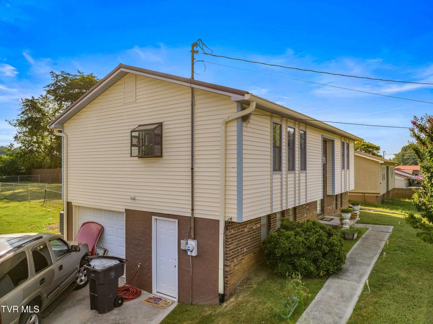 Photo #2: 2205 Kingswood Drive