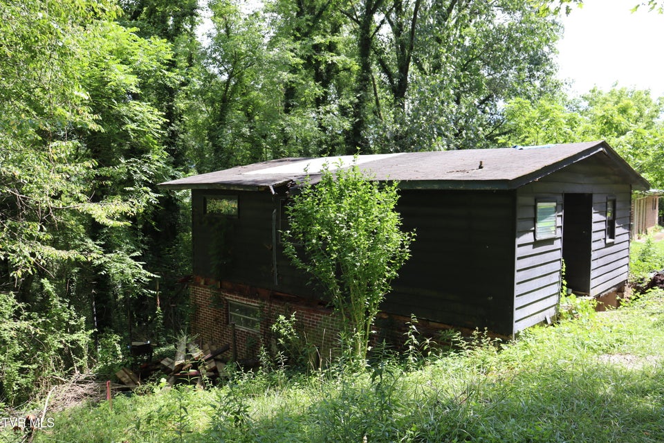 Photo #4: 438 Murphy Street