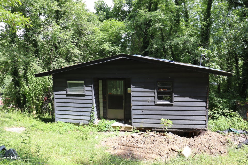 Photo #2: 438 Murphy Street