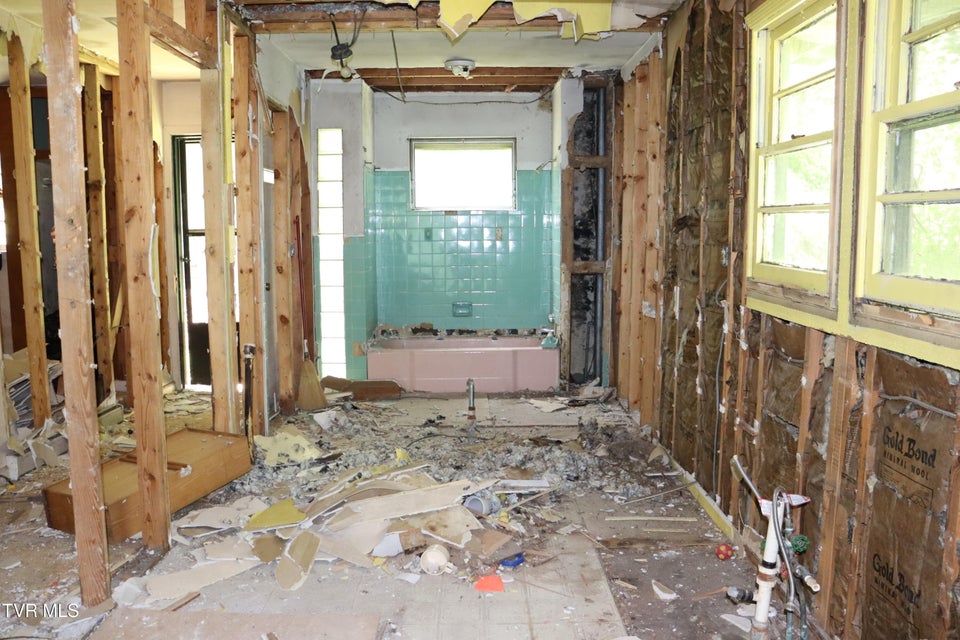 Photo #10: 438 Murphy Street