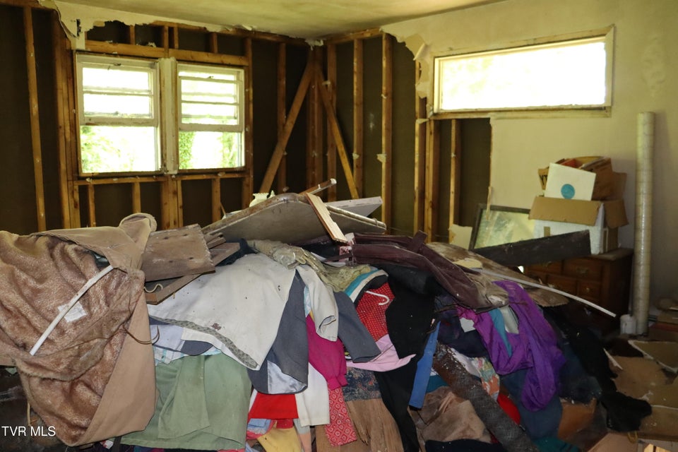 Photo #12: 438 Murphy Street