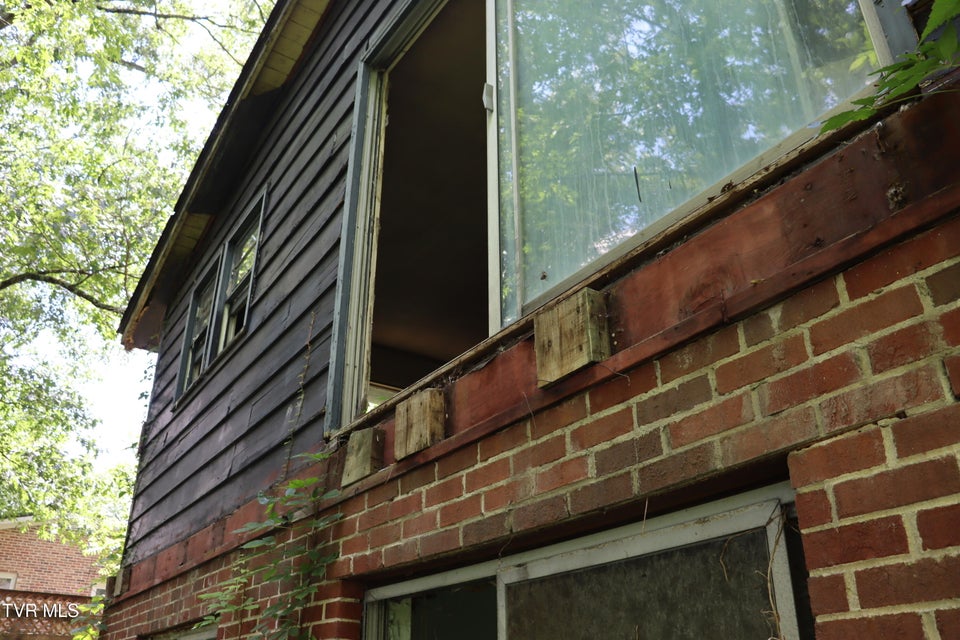 Photo #26: 438 Murphy Street
