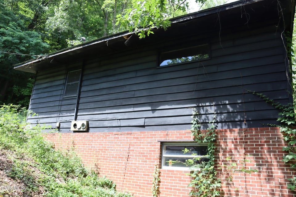 Photo #6: 438 Murphy Street