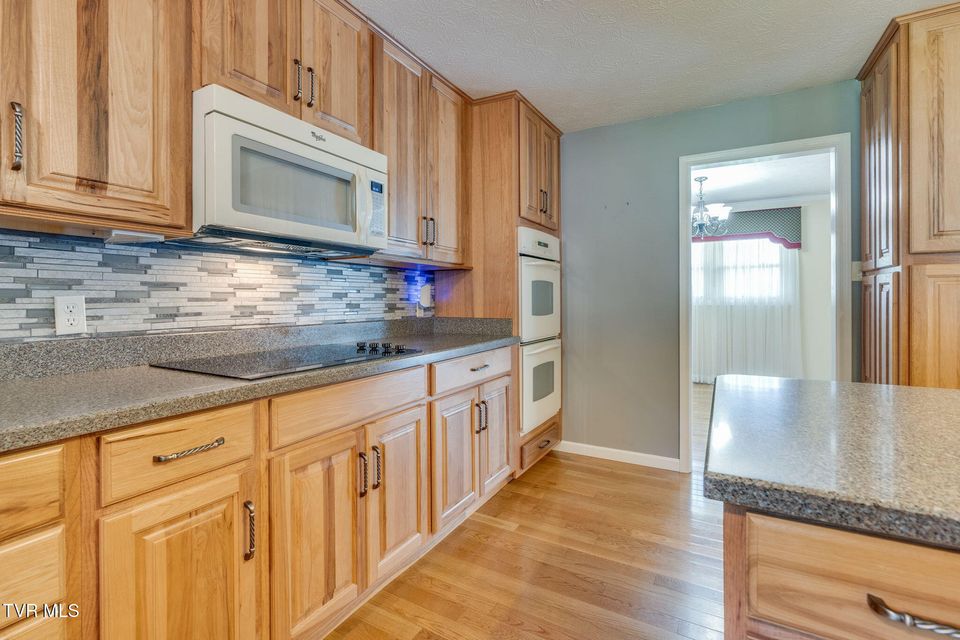 Photo #10: 4120 Lindenwood Drive