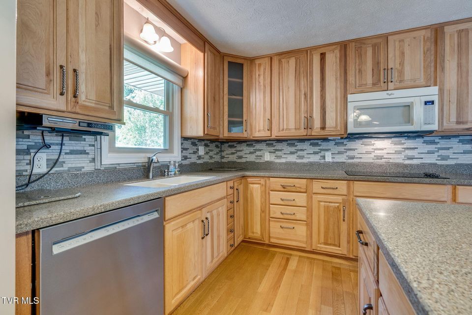 Photo #9: 4120 Lindenwood Drive
