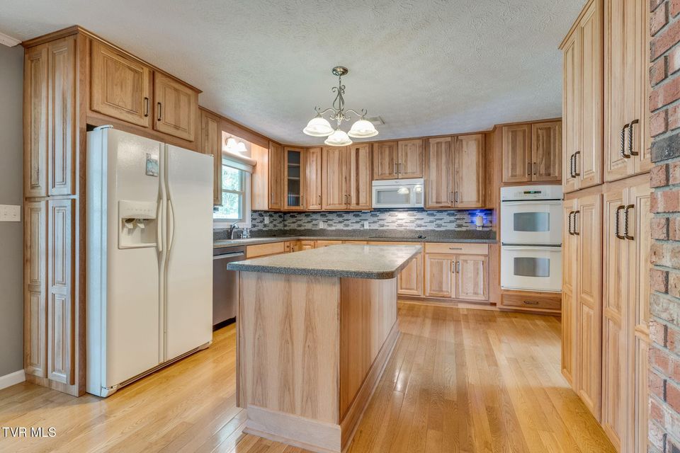 Photo #8: 4120 Lindenwood Drive