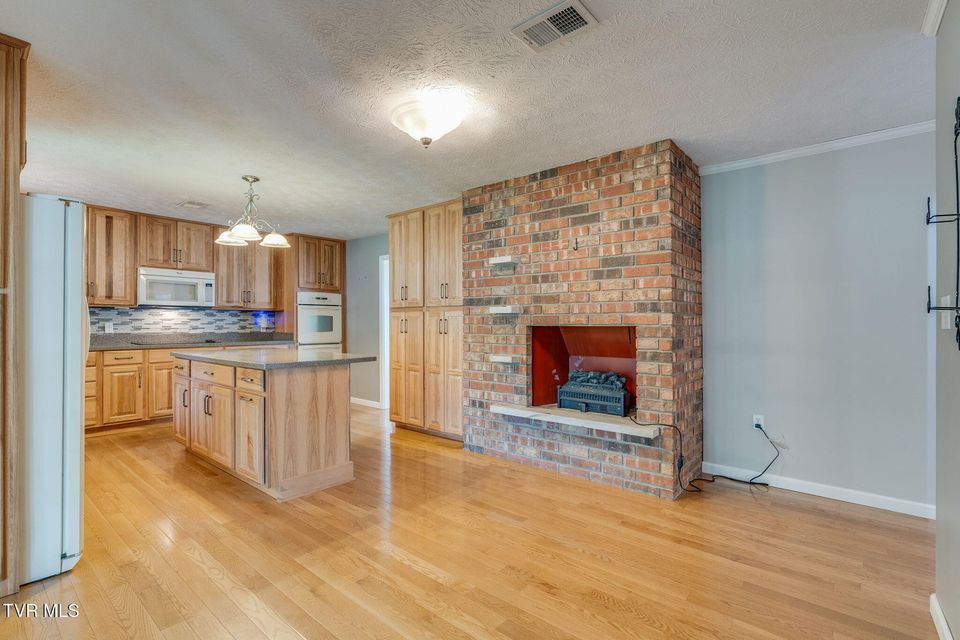 Photo #7: 4120 Lindenwood Drive