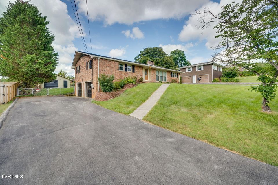 Photo #33: 4120 Lindenwood Drive