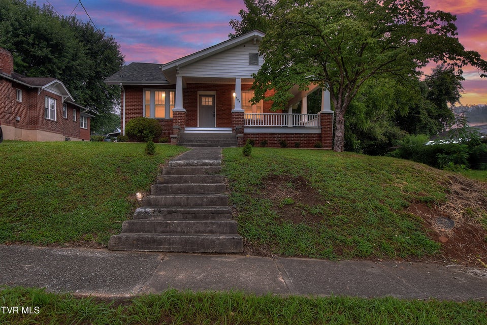 Photo #3: 405 Watauga Avenue Avenue