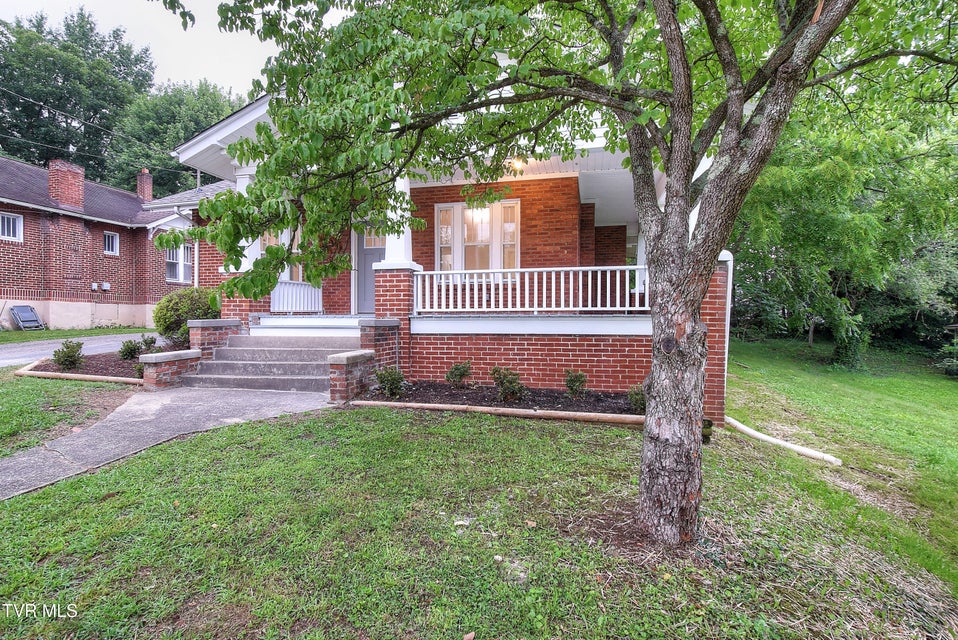 Photo #4: 405 Watauga Avenue Avenue