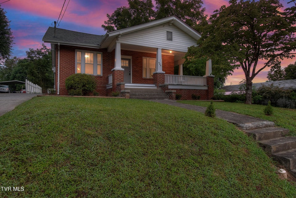 Photo #5: 405 Watauga Avenue Avenue