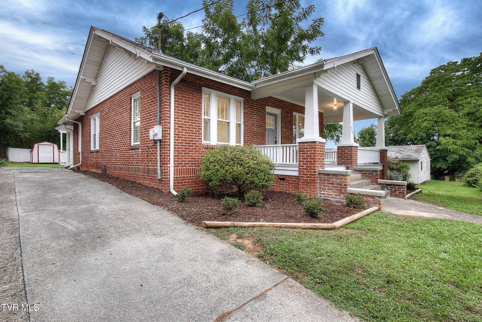 Photo #7: 405 Watauga Avenue Avenue