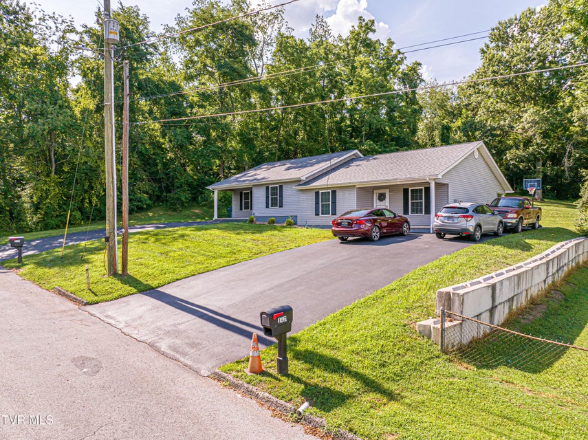 Photo #3: 149 Leonard Street