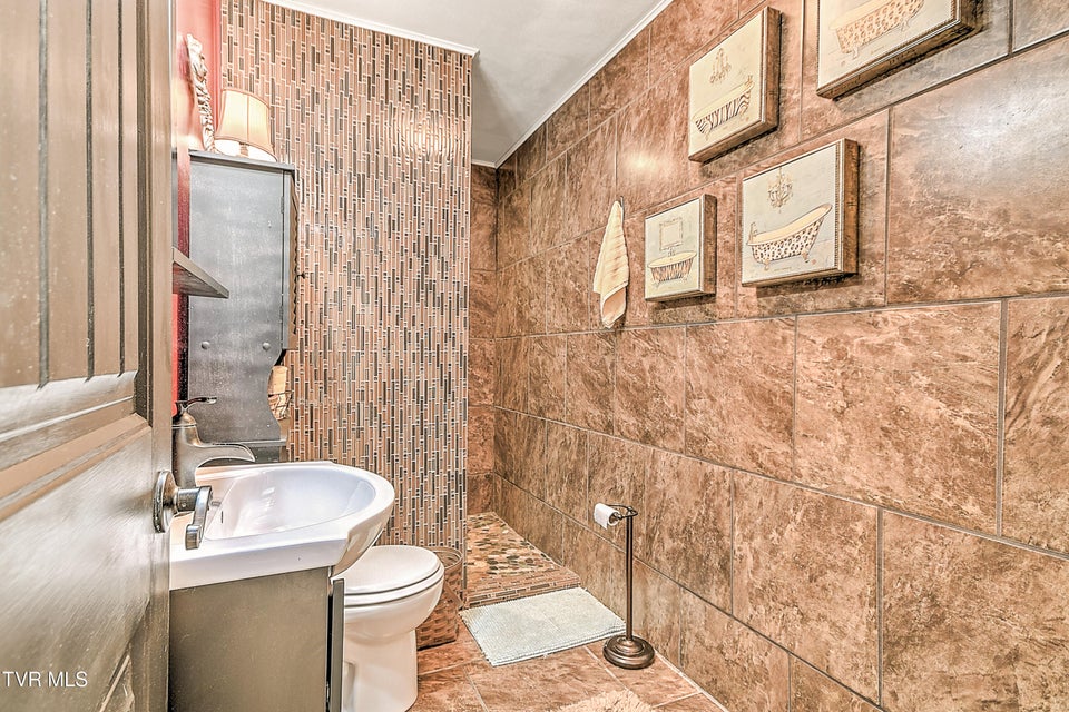 Photo #30: 111 Wayfair Drive