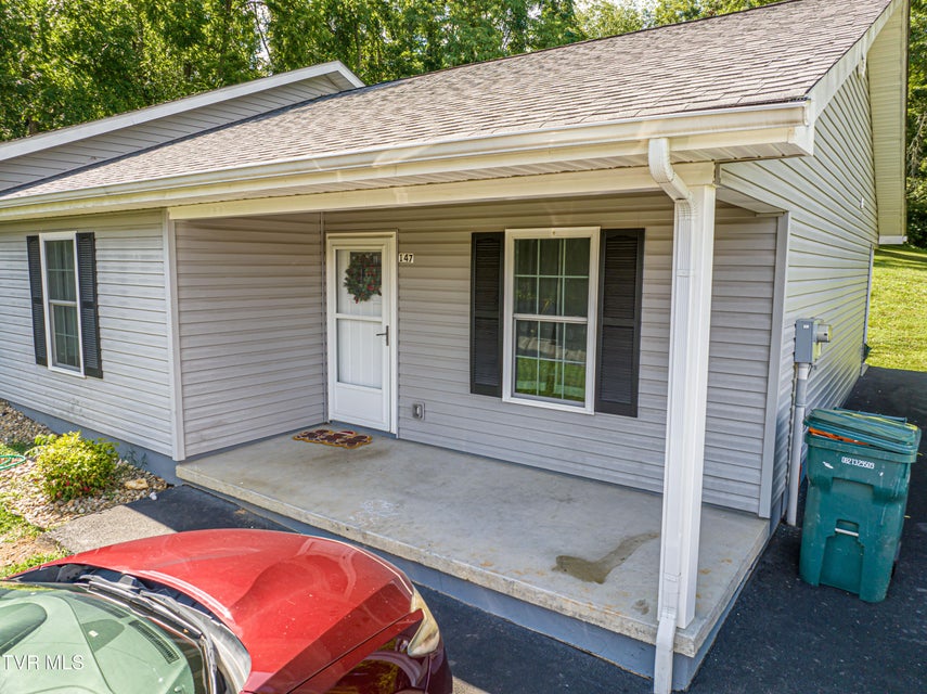 Photo #10: 149 Leonard Street
