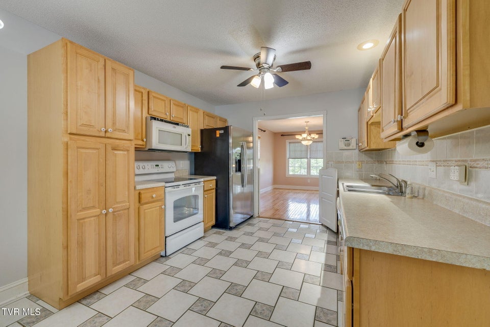 Photo #7: 206 Persimmon Lane
